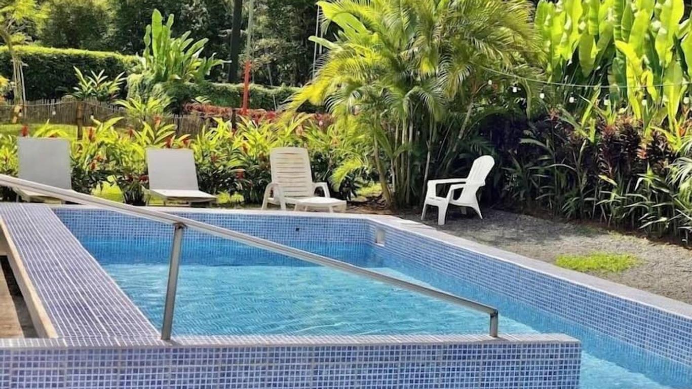 โรงแรม จาร์ดินส์ อารีนัล