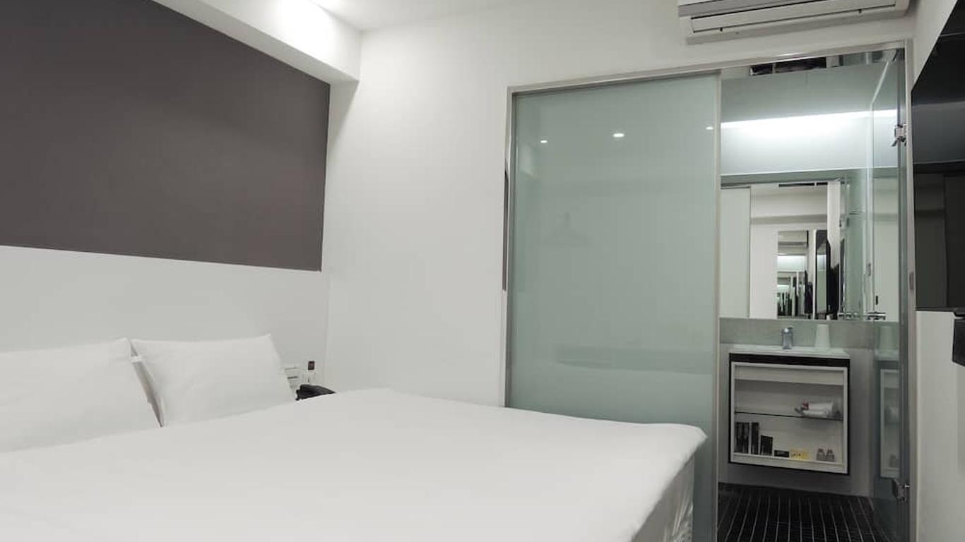 โรงแรม 73