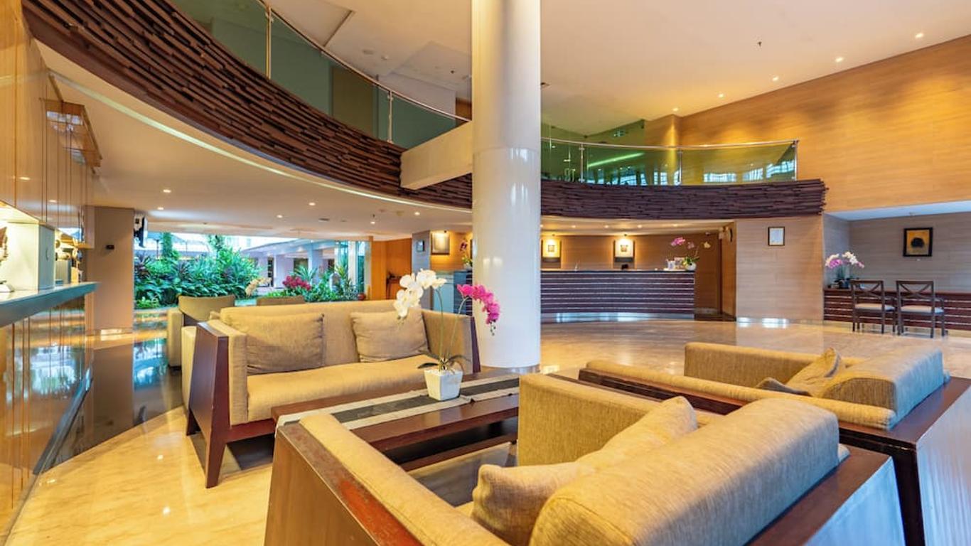 โรงแรมบินตัง กูตา