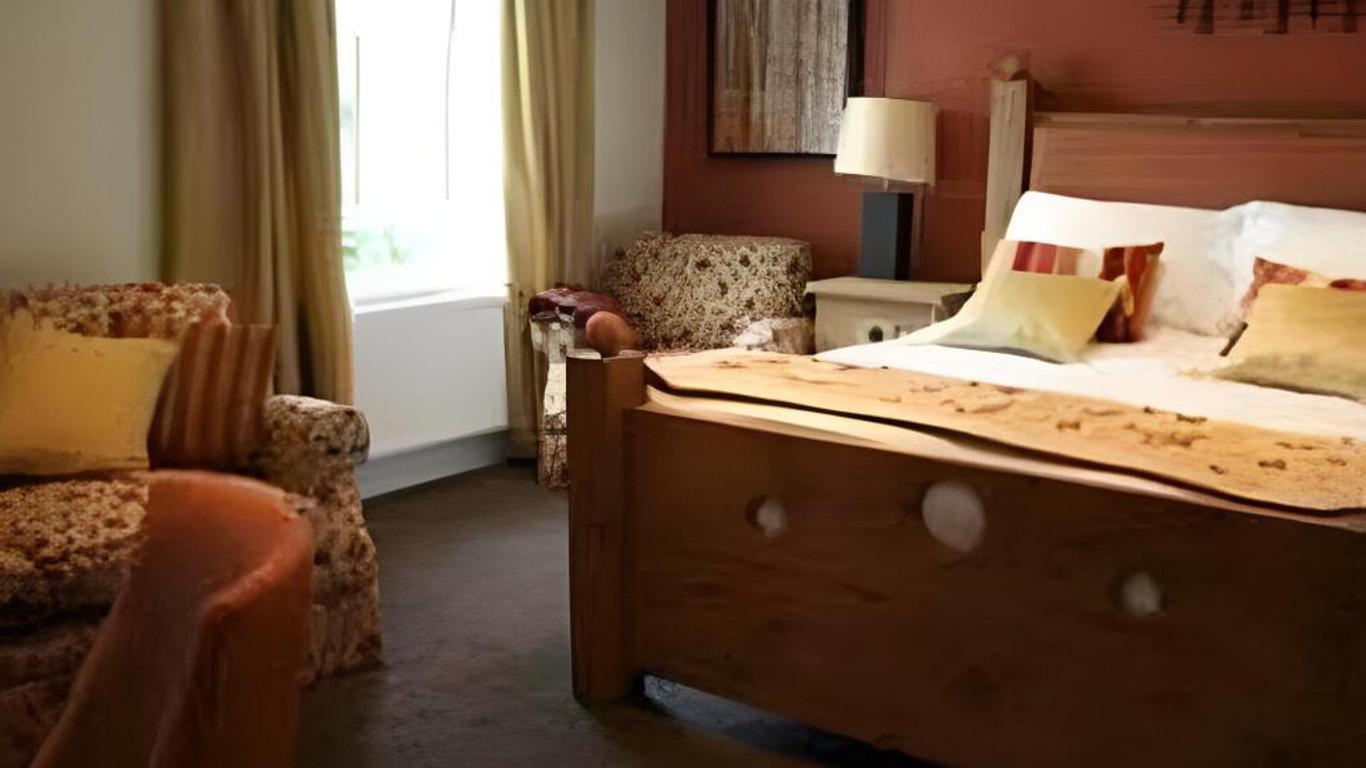 โรงแรม The Barrington Arms