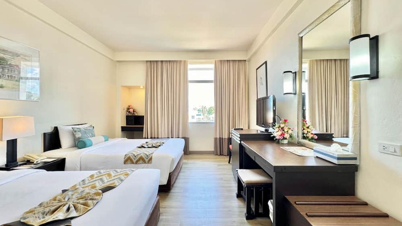 โรงแรมภูเก็ตเมอร์ลิน