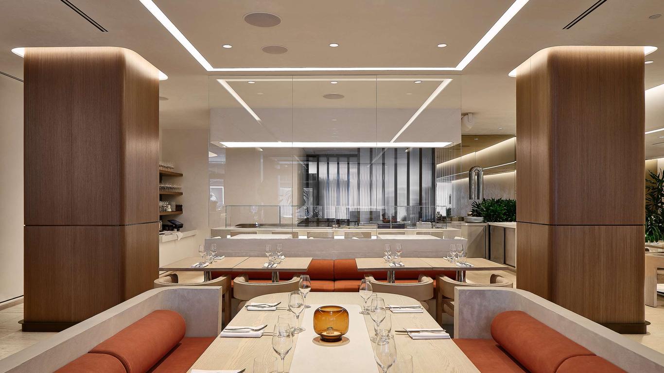 โรงแรมโวก เมอนทรียล ดาวน์ทาวน์, คูริโอ คอลเลคชั่น โดย ฮิลตัน