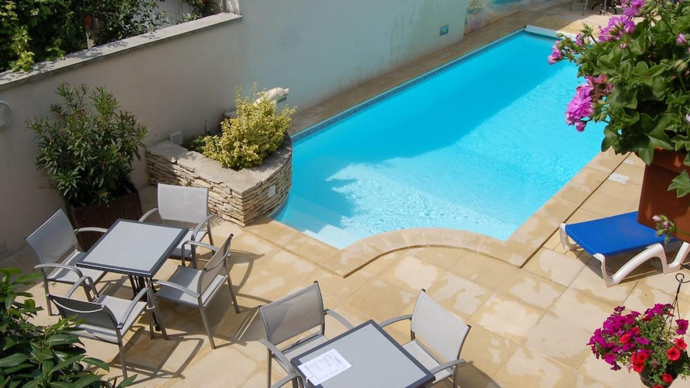 Logis โรงแรม Au Tambour