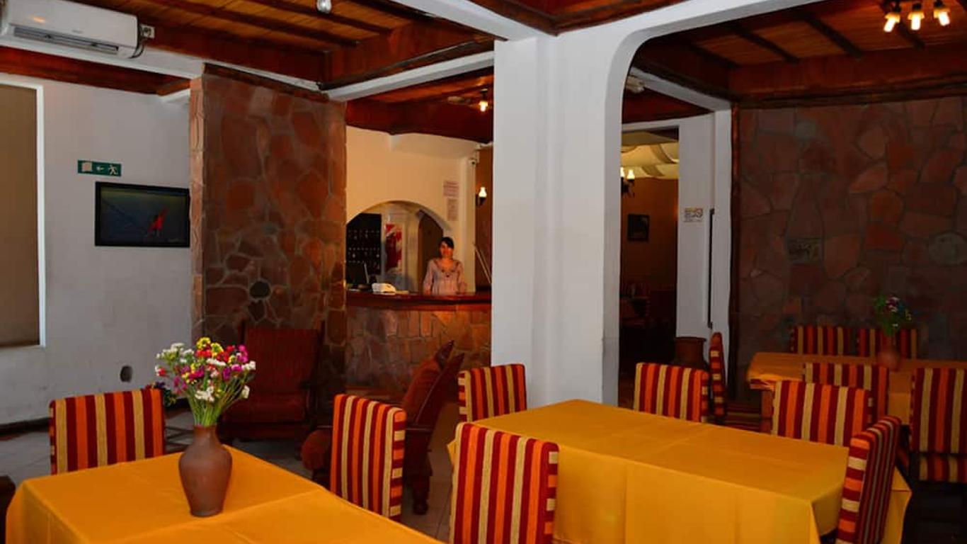 Hotel La Giralda โรงแรม La Giralda