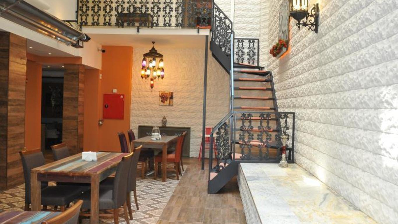Ayna Hotel