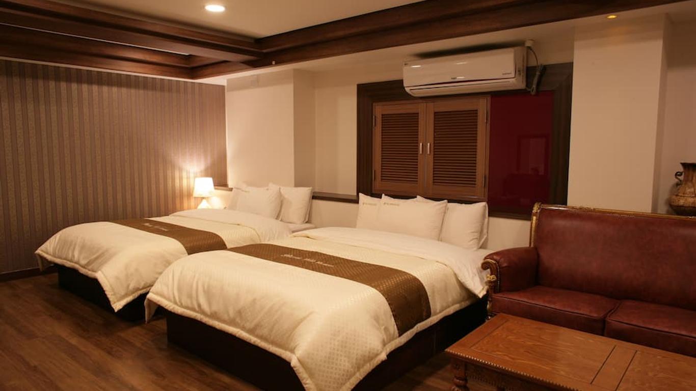 โรงแรมฮิลล์เฮาส์