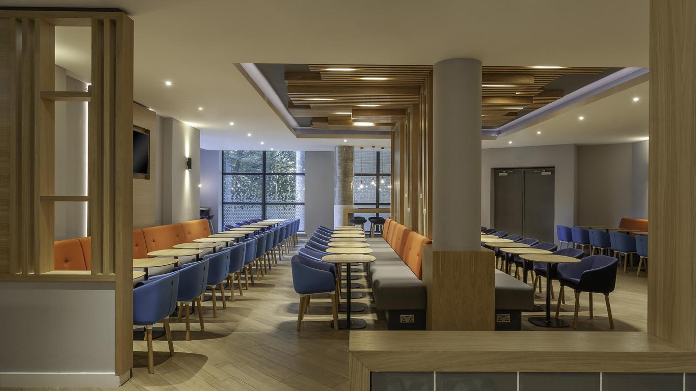 โรงแรม ฮอลิเดย์ อินน์ เอ็กซ์เพรส ดับลิน แอร์พอร์ต บาย IHG