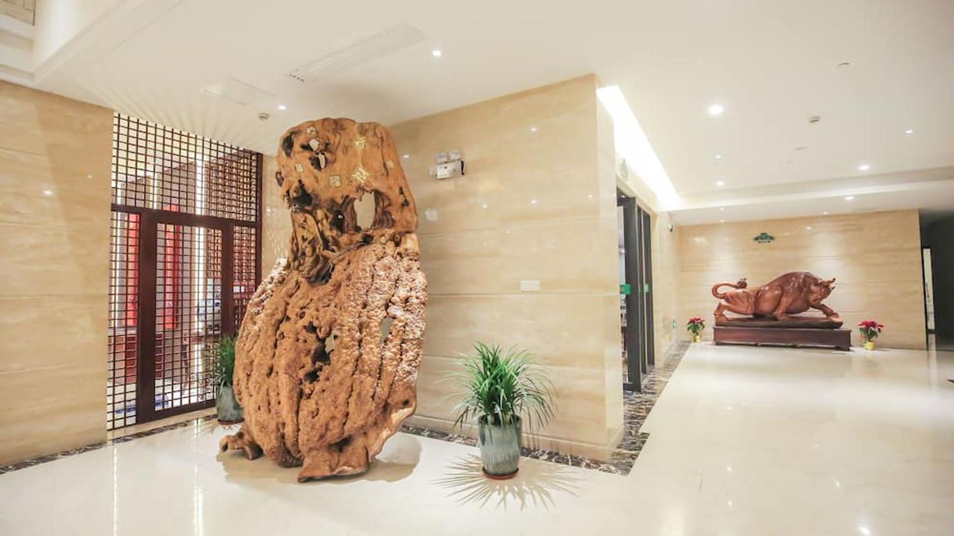 โรงแรมนิว ไนท์ รอยัล