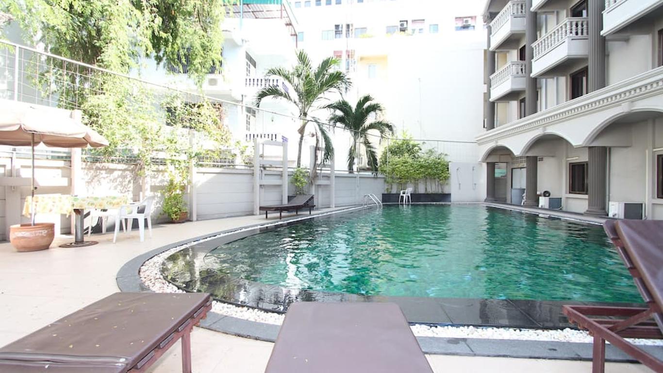 โรงแรมฮันนี่ลอดจ์