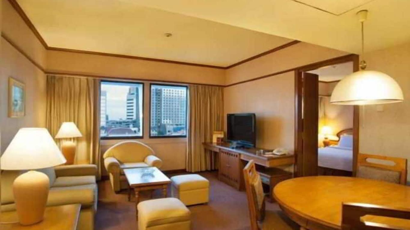 โรงแรมเอลมี สุราบายา
