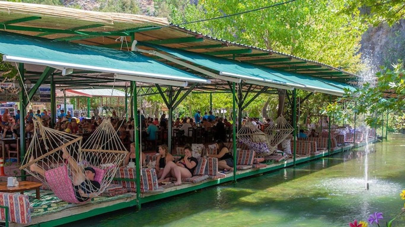 จอร์จคลับซัคลิเคนท์ - ค่ายที่พัก
