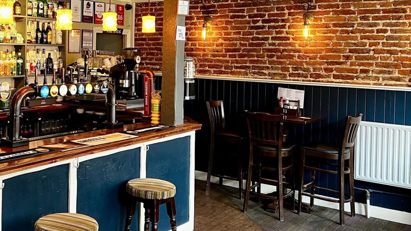 โรงแรม The Crown And Cushion