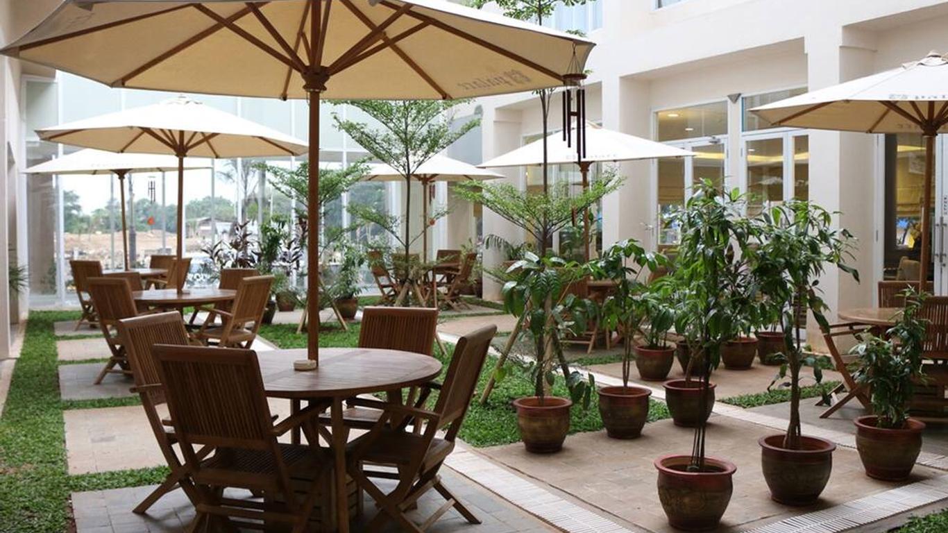 โรงแรมชวาพาเลซ