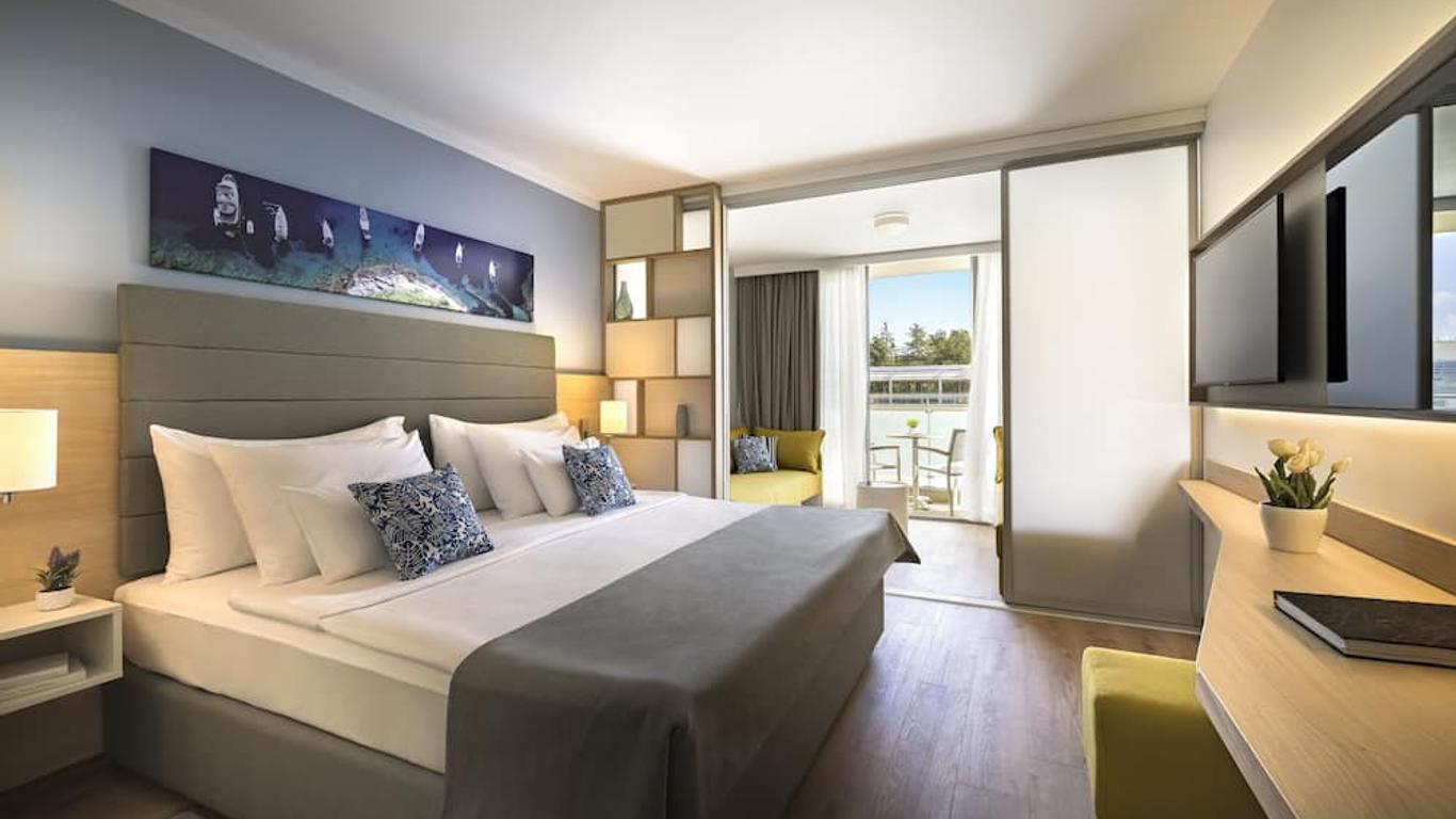 โรงแรม Valamar Parentino