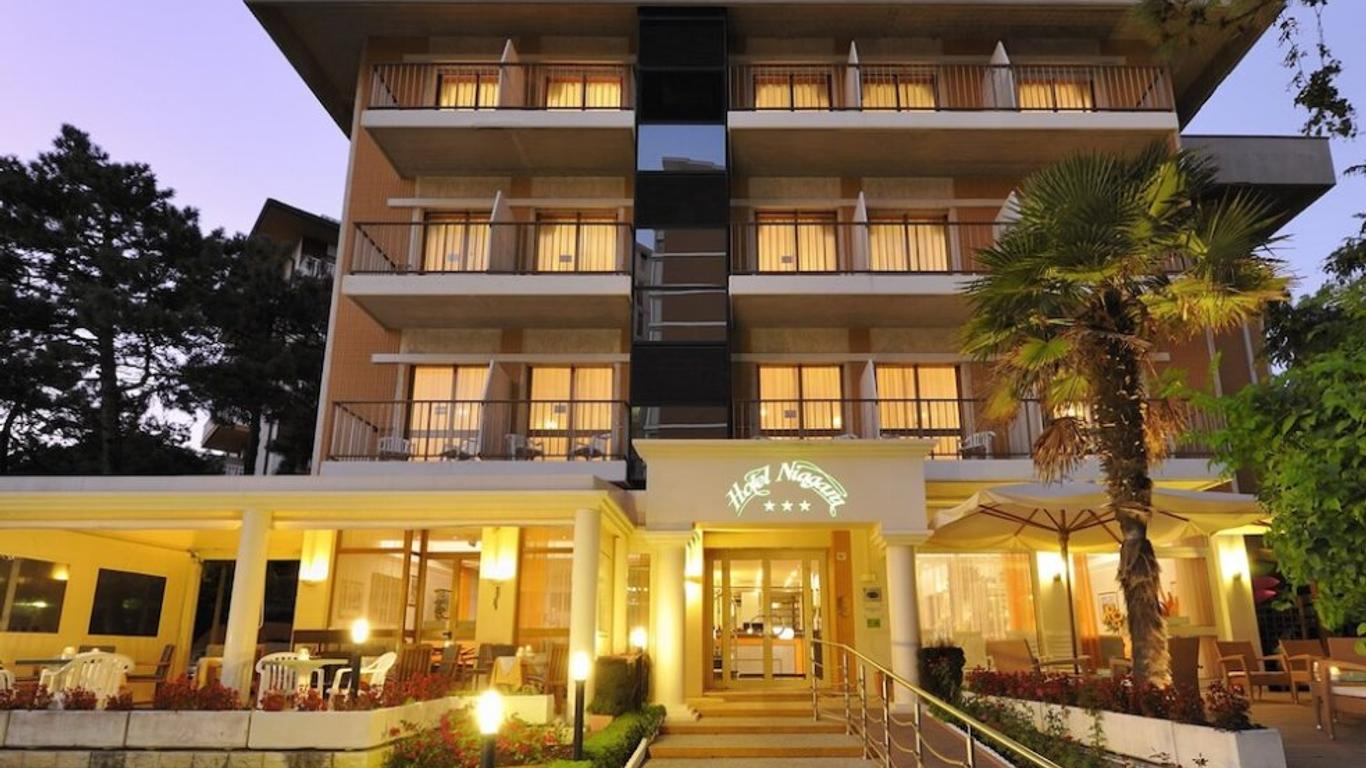 โรงแรมเนียการา
