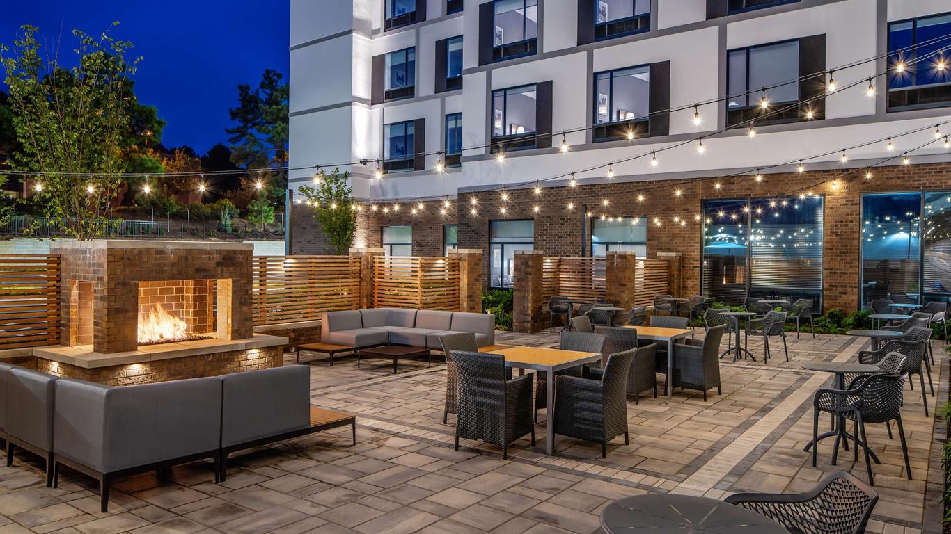 Hampton Inn & Suites Raleigh Midtown (แฮมป์ตัน อินน์ แอนด์ สวีทส์ ราลี มิดทาวน์)