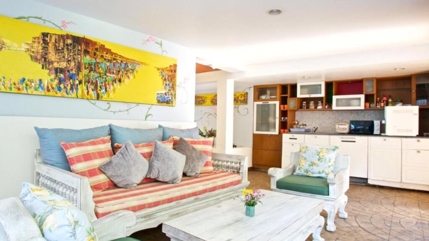 Hub 53 Hip Hotel
