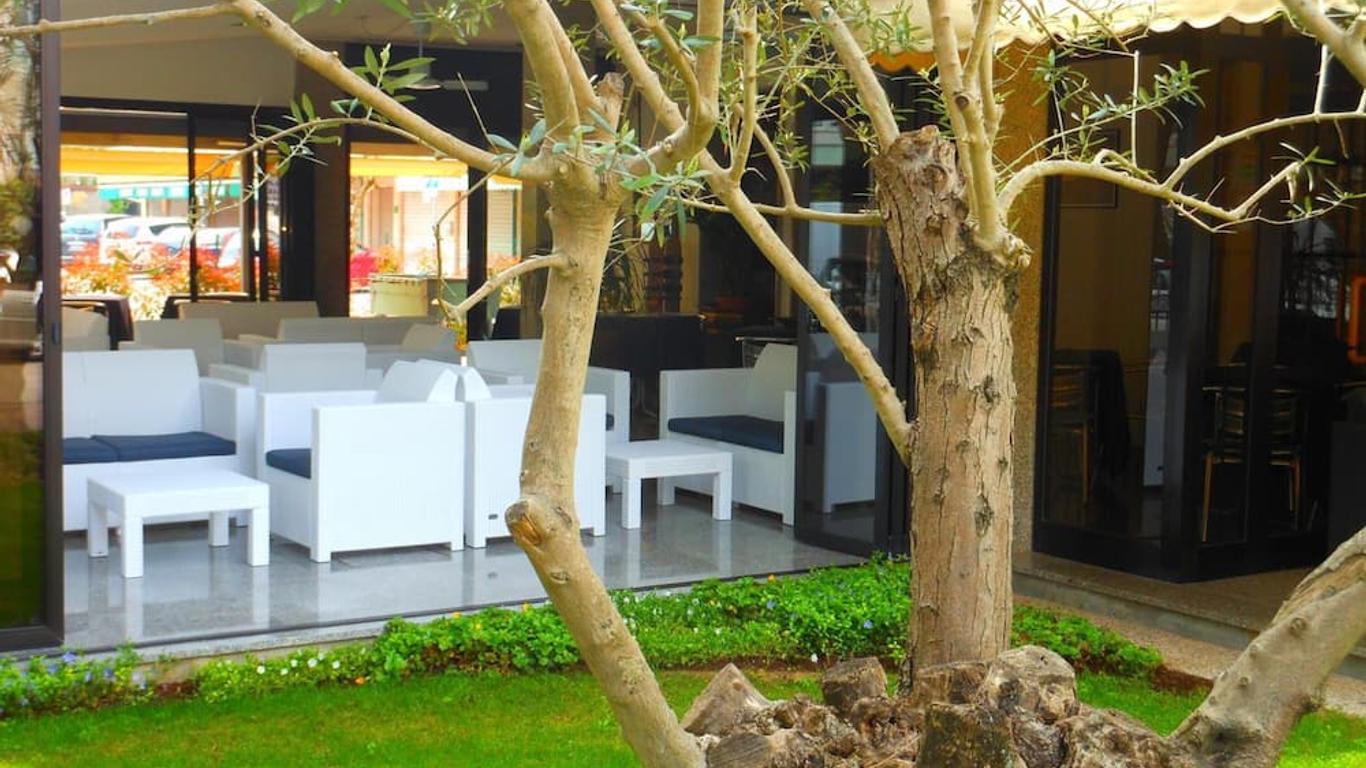 โรงแรมเยโซโลแซนด์