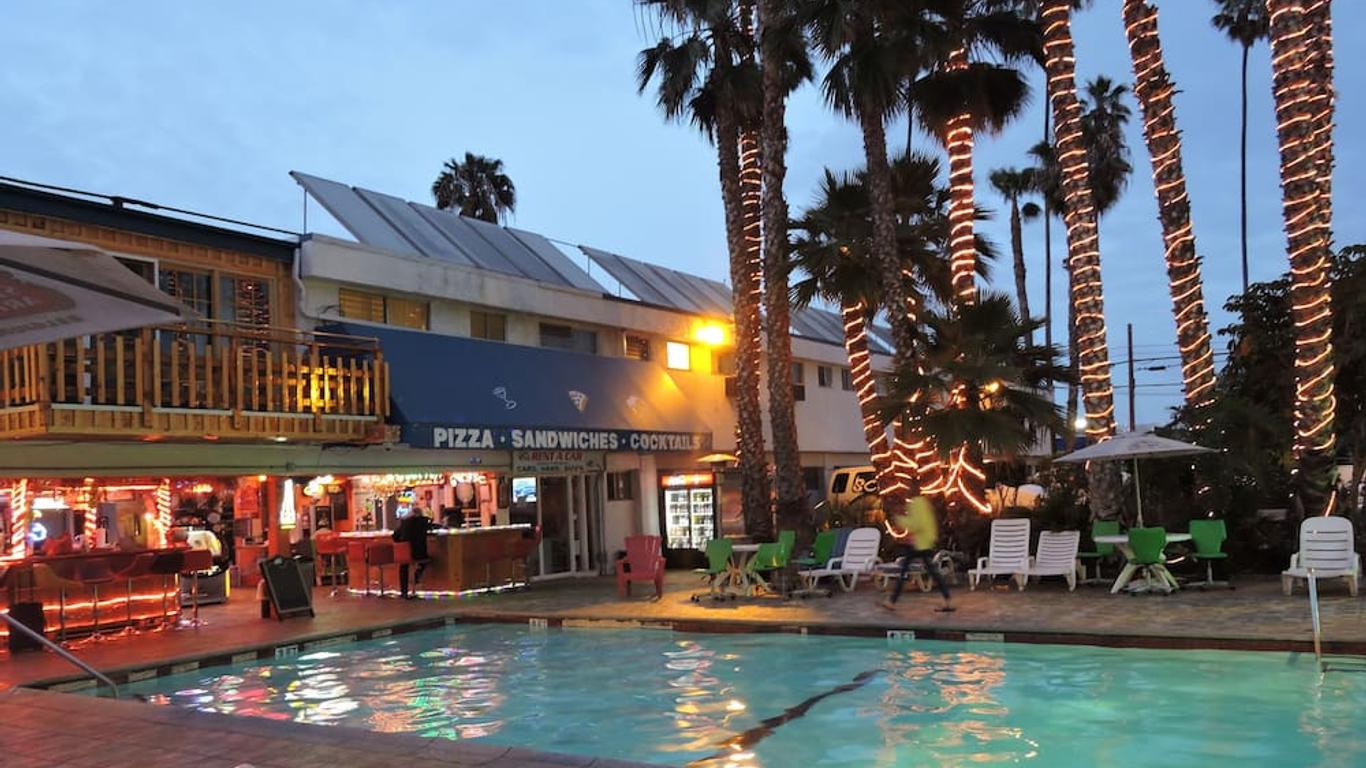 โรงแรมลอสแอนเจลีส แอดเวนเจอเรอร์ ออลสวีทที่ LAX