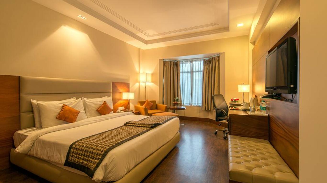 โรงแรมฮาวาร์ด พลาซ่า - ดิ เฟิร์น อักรา
