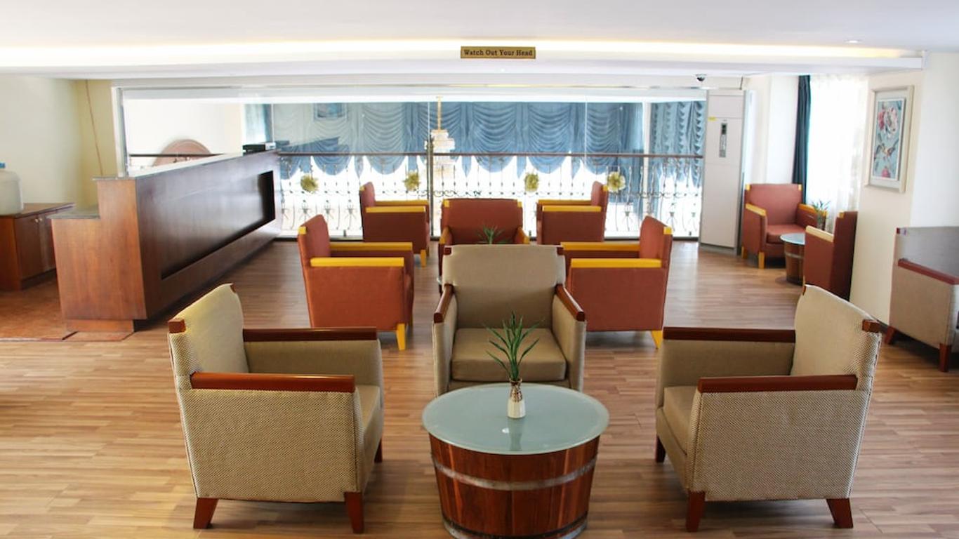 โรงแรมซันนี ฮอลิเดย์