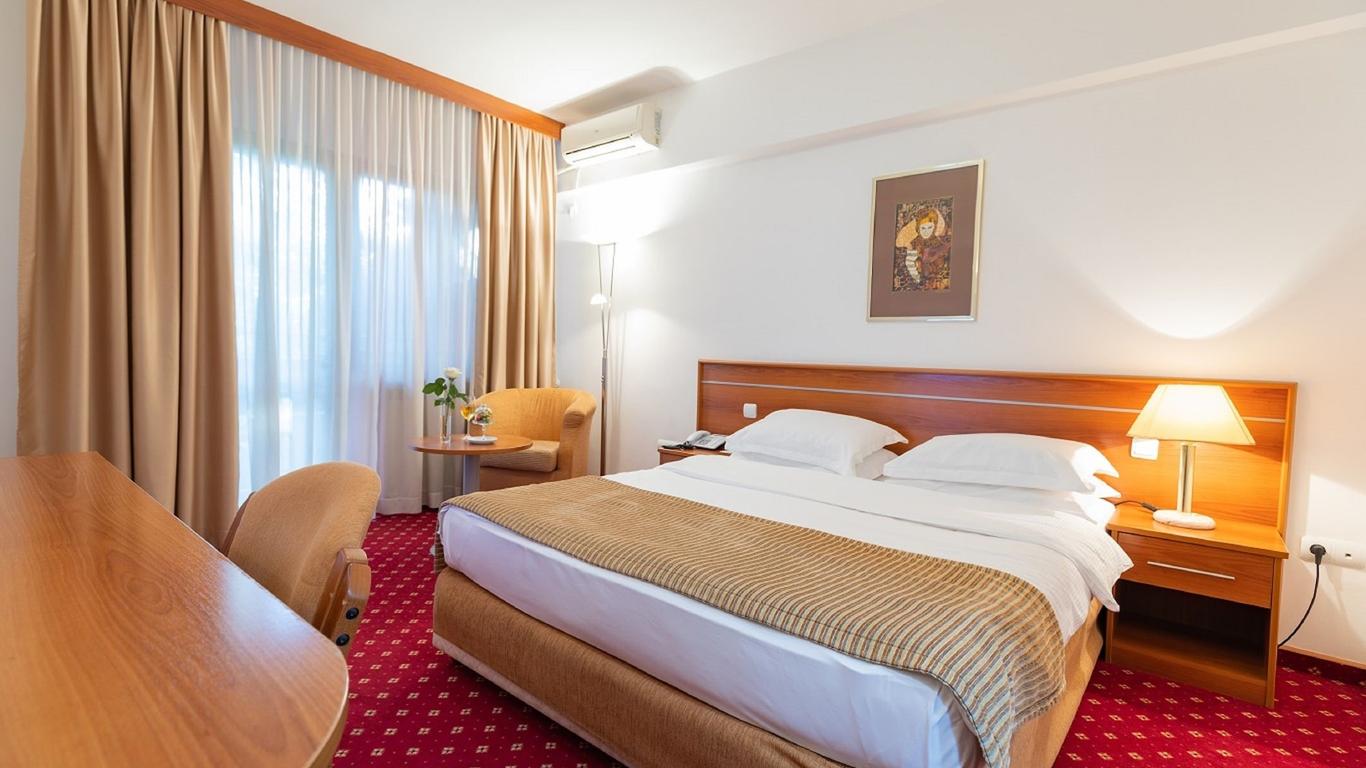 Hotel M