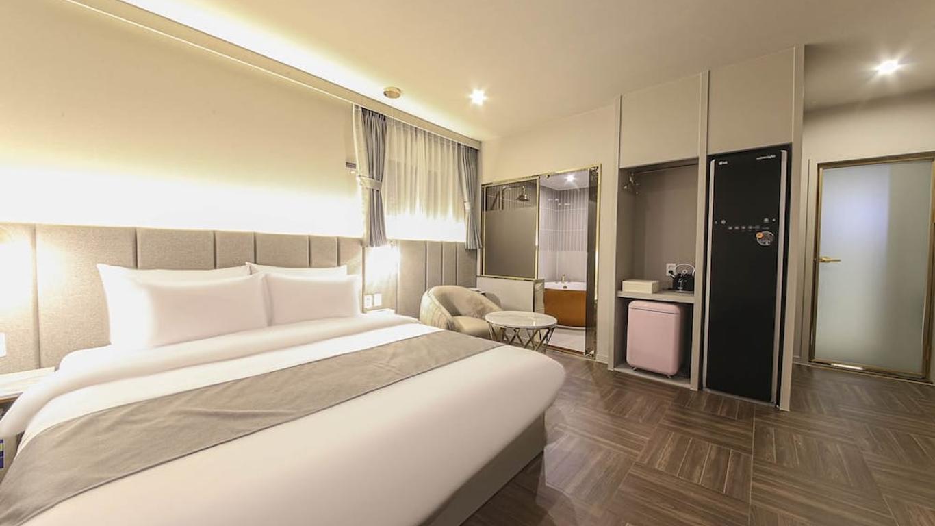 โรงแรมเดนบาสต้าพรีเมียมโรงแรมบูมิล
