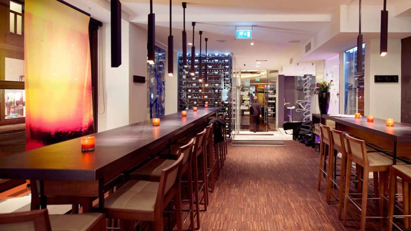 โรงแรม โฮม ซาวอย