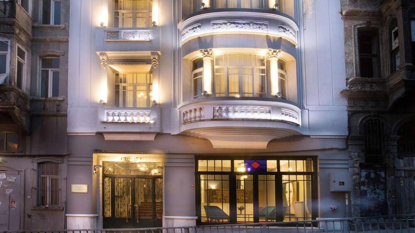 ลินา โรงแรม ทักซิม เพรา