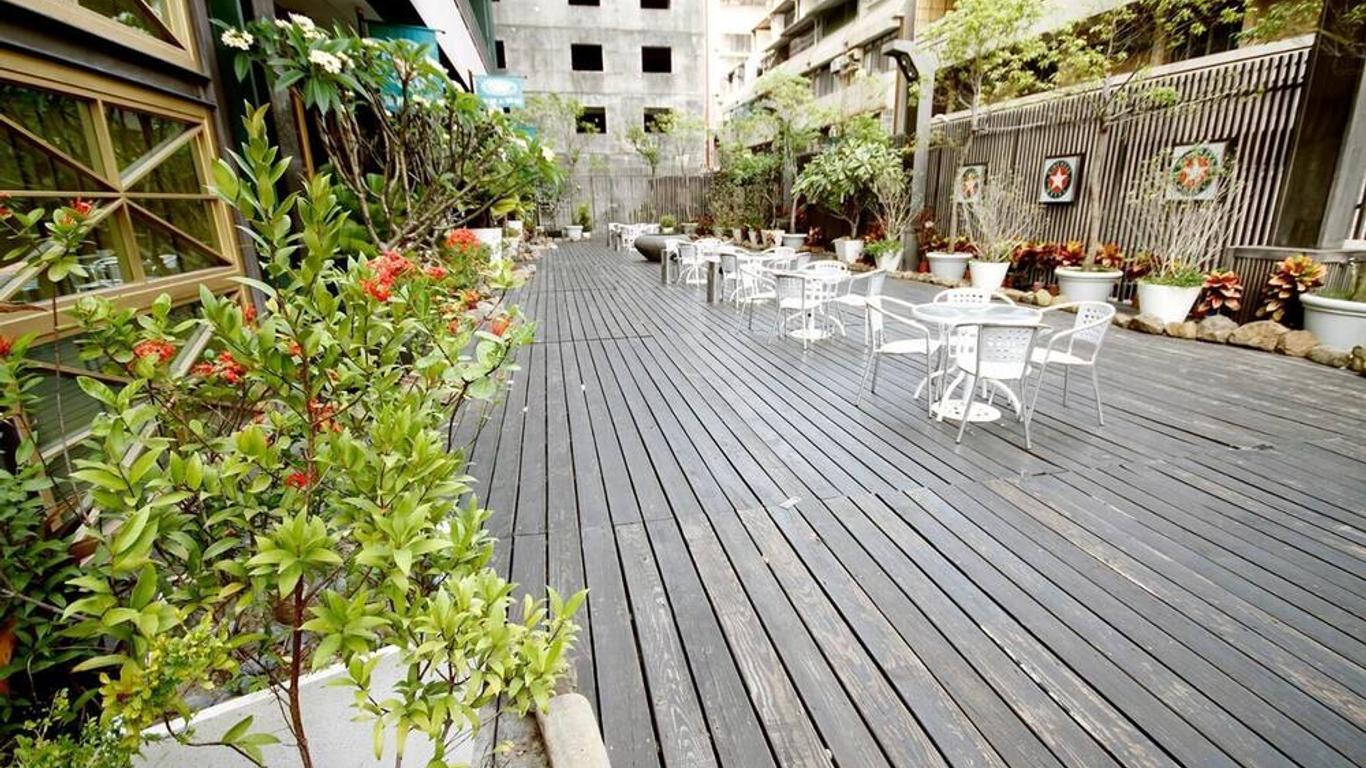 โรงแรมคายน์เนส ลิ่วเหอไนท์มาร์เก็ต ฉีเซียน