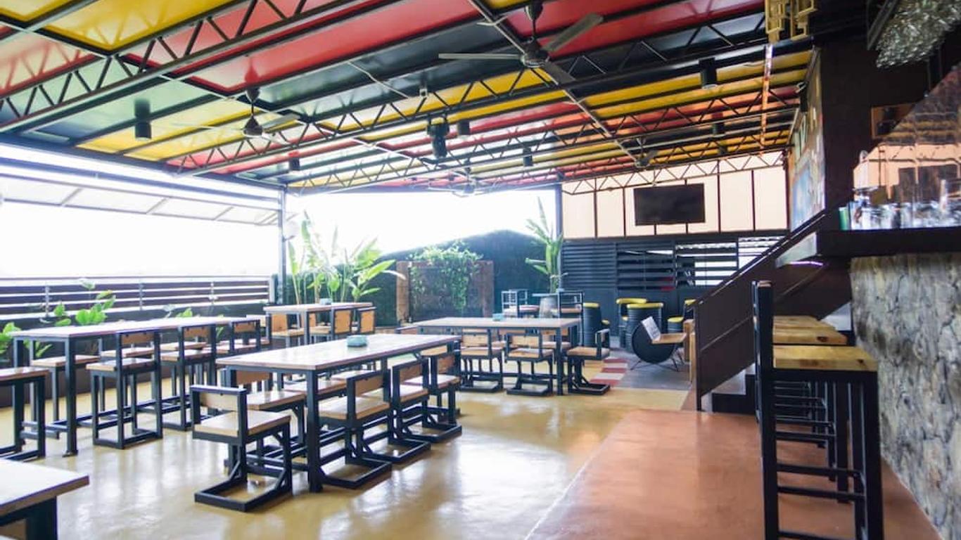 โรงแรมสกายสตาร์ แอท เคแอลไอเอ-เคแอลไอเอ2