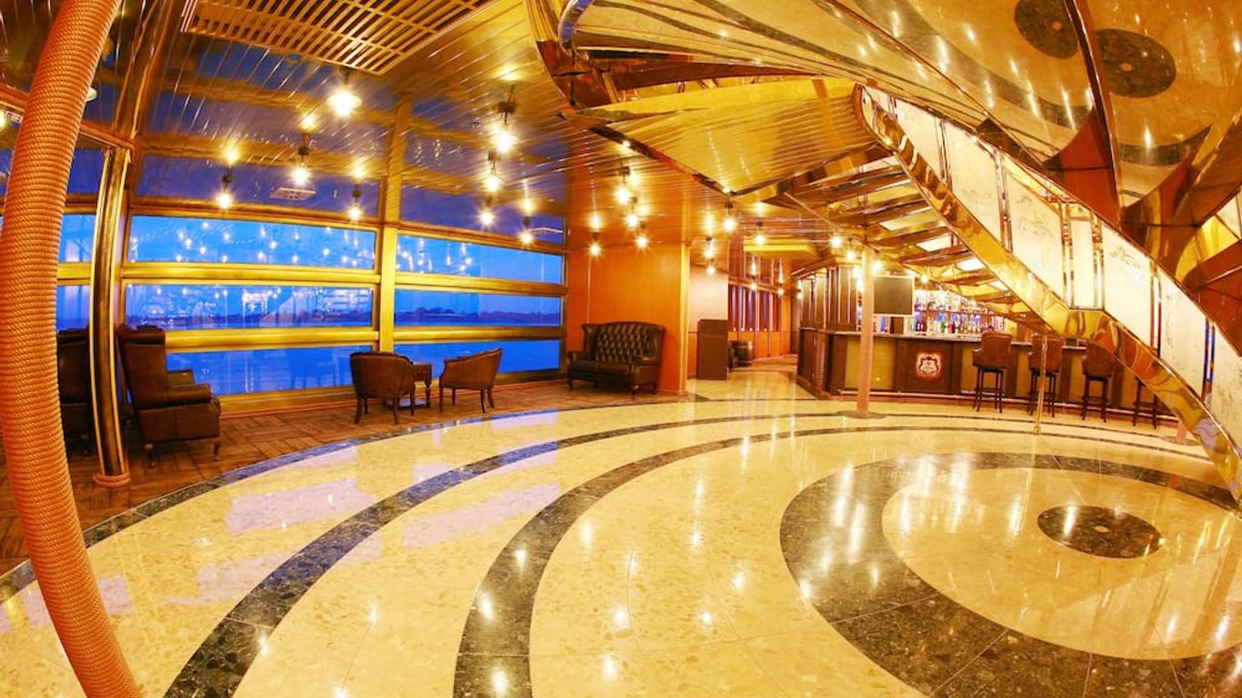 โรงแรมวินเทจ ลักซัวรี ยอร์ช