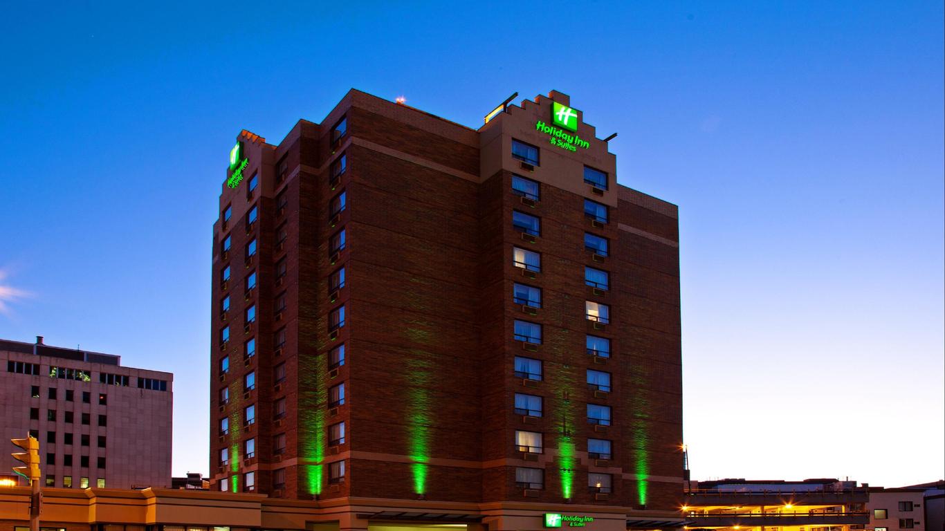 โรงแรมฮอลิเดย์ อินน์ แอนด์ สวีทส์ วินนิเพก ดาวน์ทาวน์ บาย IHG