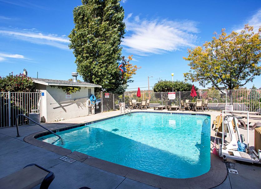 สระว่ายน้ำ รูปภาพ