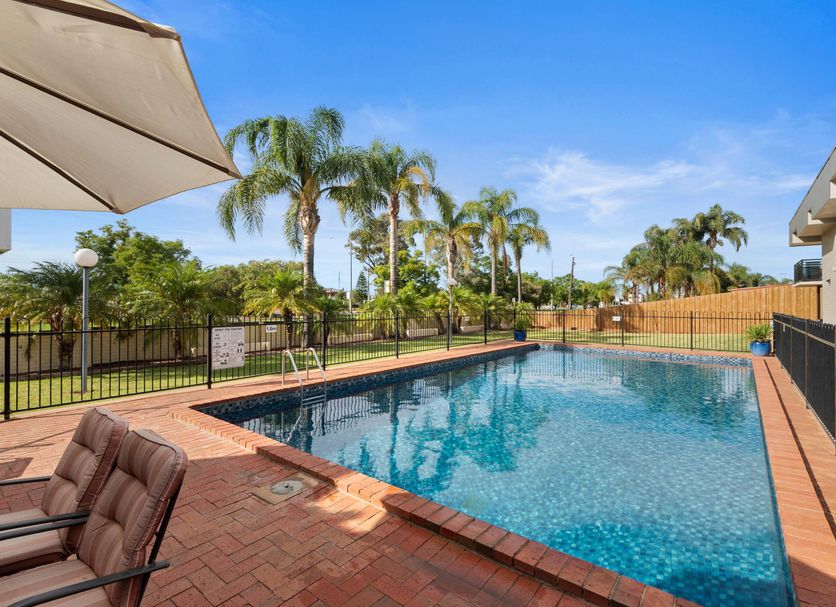 สระว่ายน้ำ รูปภาพ