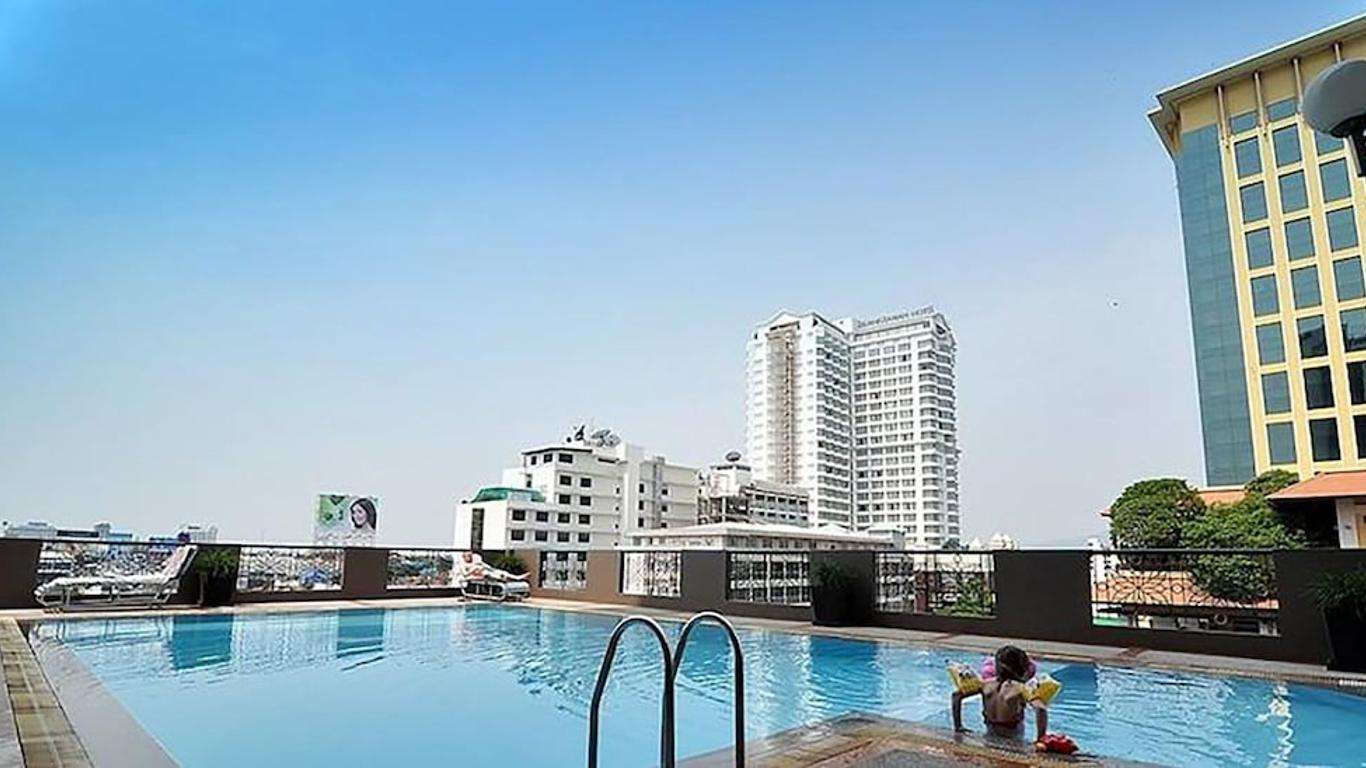 โรงแรมรอยัล ล้านนา