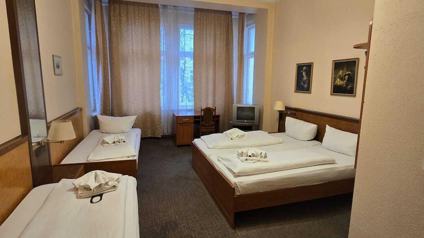 โรงแรมเพนชั่น อาร์เคอ