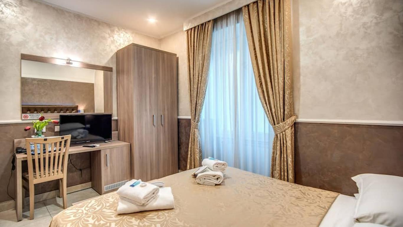 โรงแรมเซ็นโตร คาวัวร์
