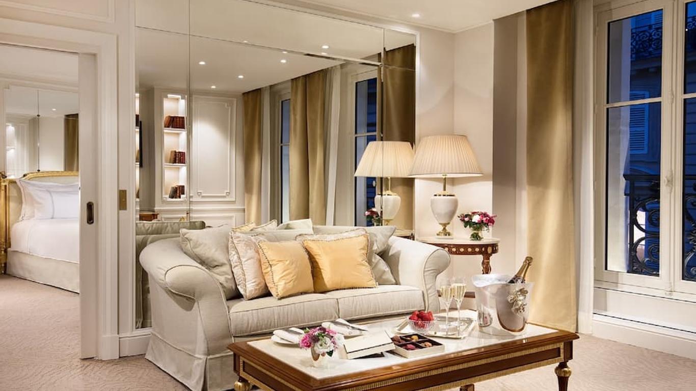 โรงแรมสปลองดิด รอยัล ปารีส - เรอเลส์เอชาโตซ์