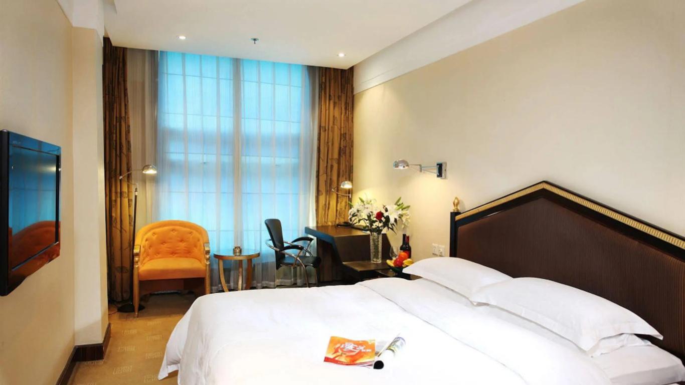 โรงแรมฟรีคอมฟอร์ต ฮอลิเดย์