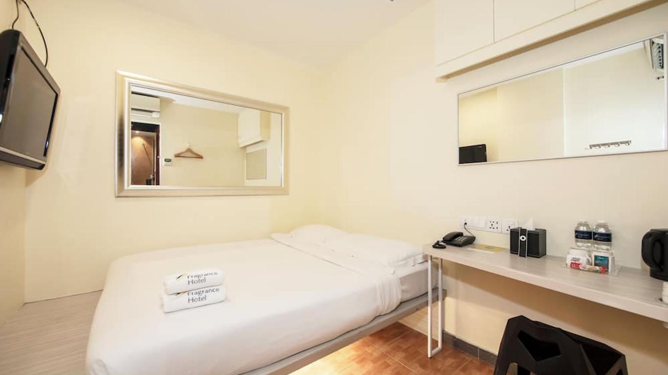 โรงแรมฟราแกรนซ์ - โรส (SG Clean (สิงคโปร์))