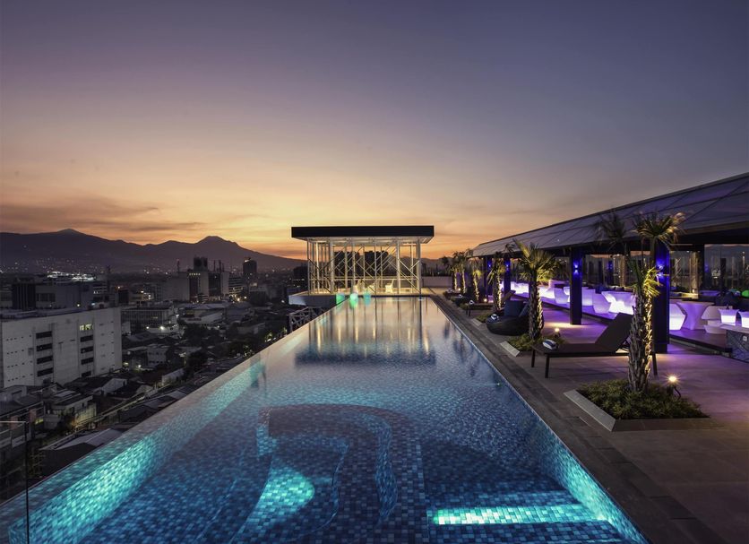 สระว่ายน้ำ รูปภาพ