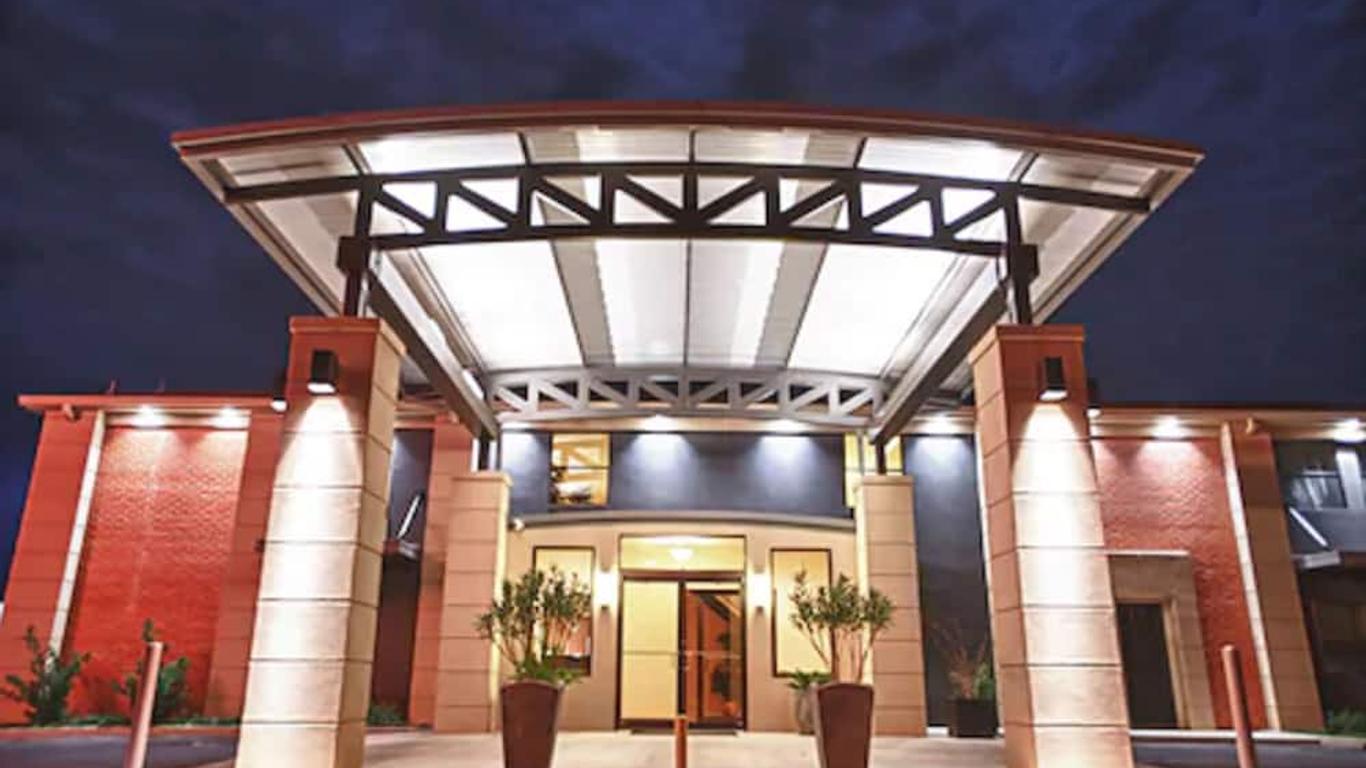 โรงแรม 12 โอ๊คส์
