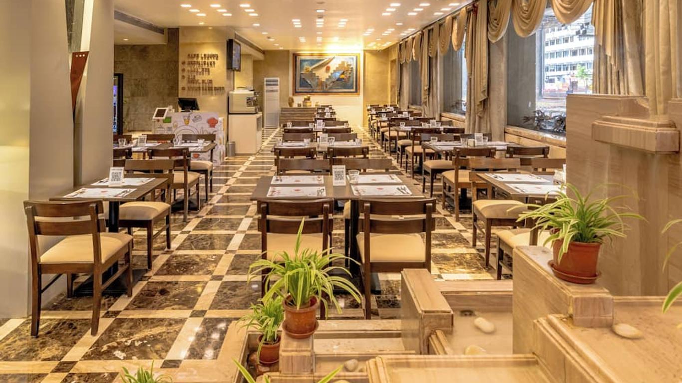 โรงแรม โคฮิโนอร์ คอนติเนนทัล, สนามบิน