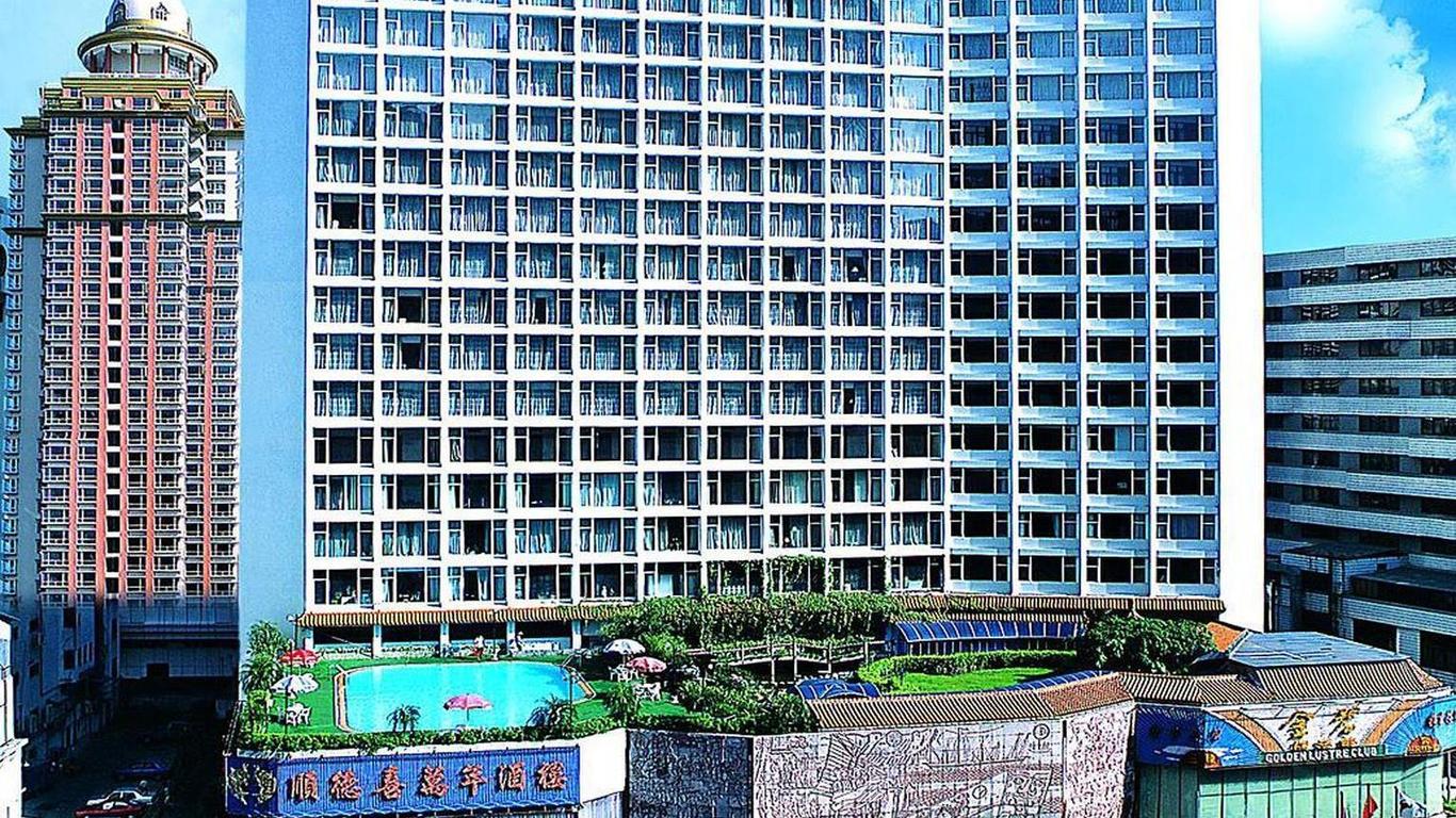 โรงแรมโกลเด้น ลัสเทอร์