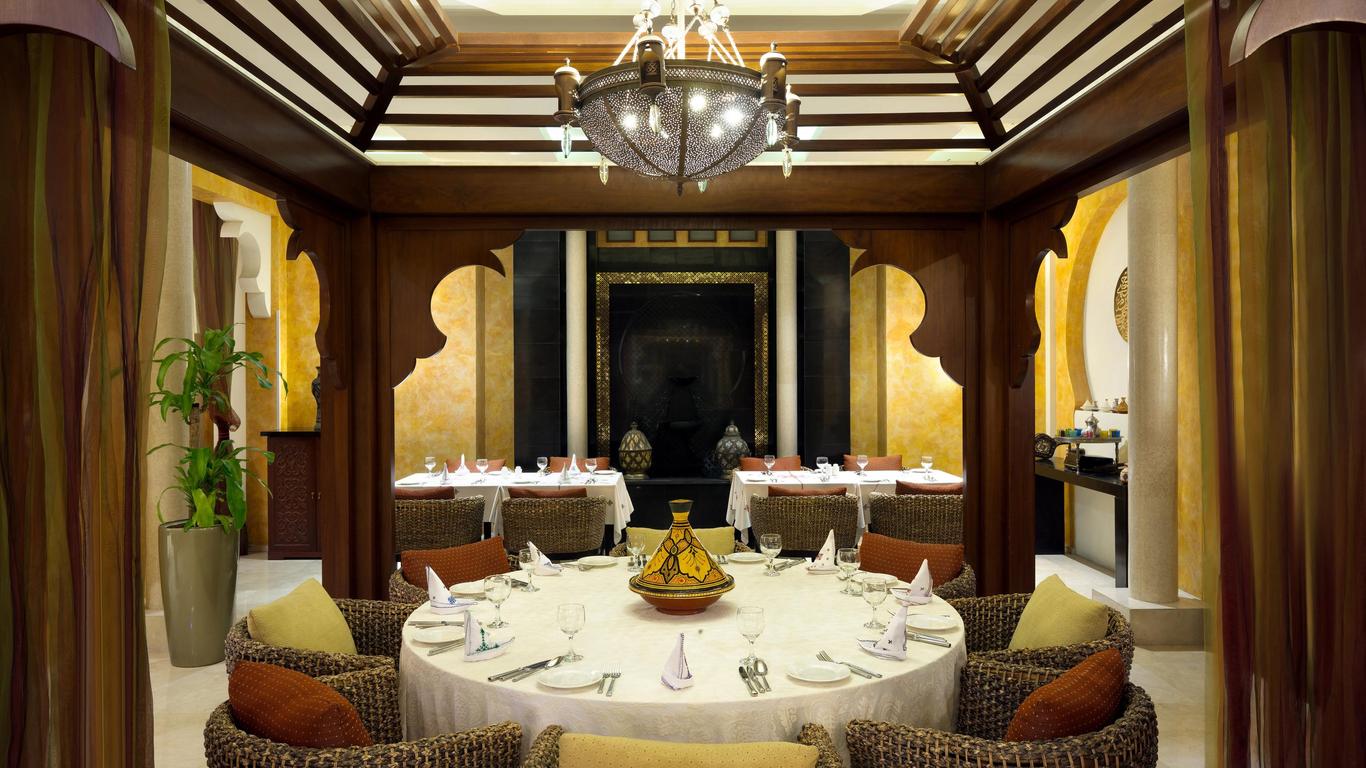 โรงแรม โคราวน์ พลาซา อัลโคบาร์ บาย IHG