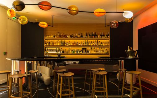 โรงแรมมารีญอง ชองเซลีเซ่ - ปารีส - บาร์