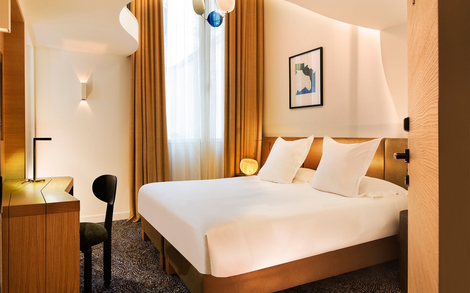 โรงแรมมารีญอง ชองเซลีเซ่ - ปารีส - ห้องนอน