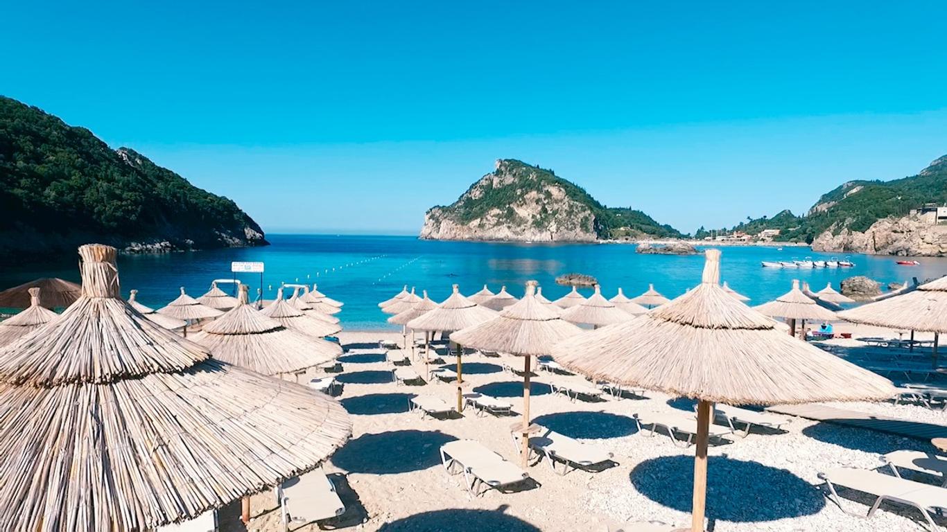 อัคริทิริ บีช รีสอร์ต โรงแรม