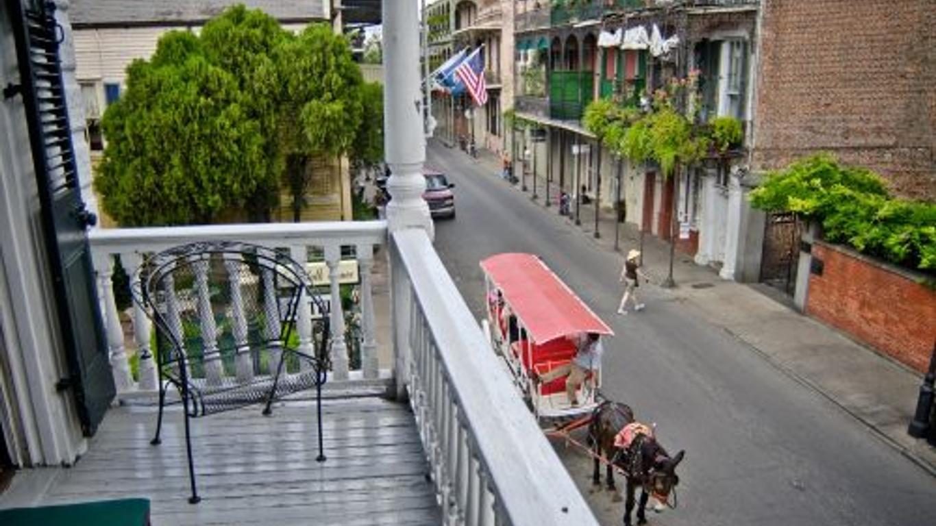 โรงแรมไนน์โอไฟฟ์ รอยัล